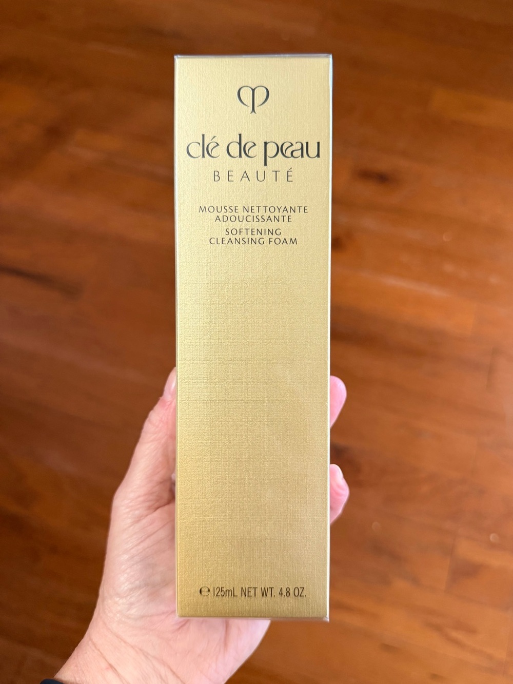 clé de peau Beauté Softening Cleansing Foam- New in box.